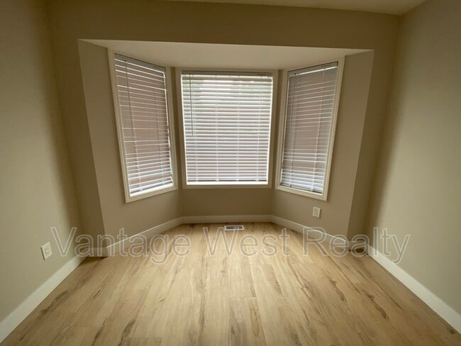 Photo - 1390 Highland Dr S