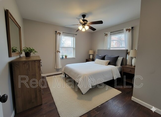 Photo - 321-325 Iron St