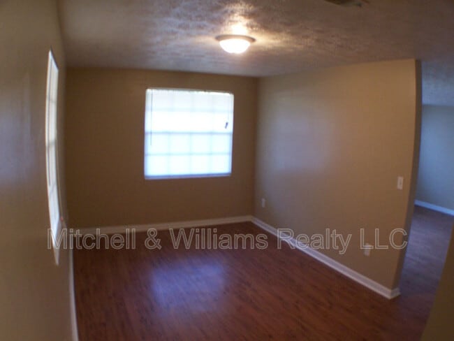 Photo - 2134 Danson St