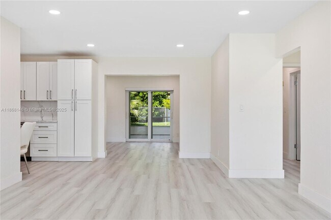 Photo - 7003 NW 99th Ave