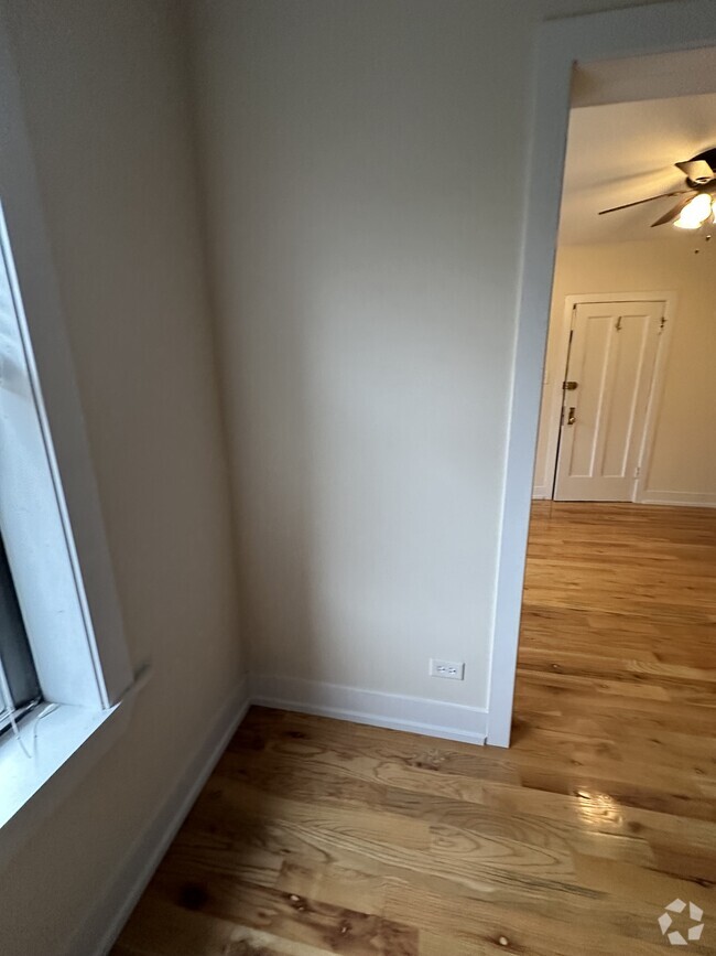 Building Photo - 2948 N Seminary Ave Unit 1 Rental