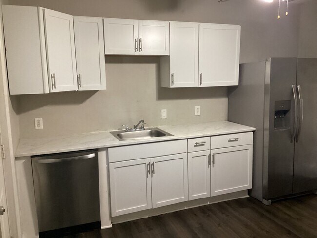 Photo - 1330 W Roache St