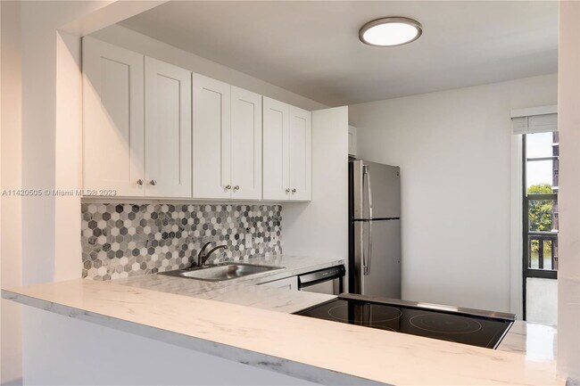 Building Photo - 3401 N Country Club Dr Rental