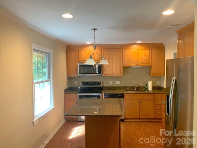 Photo - 1114 Glenshannon Rd