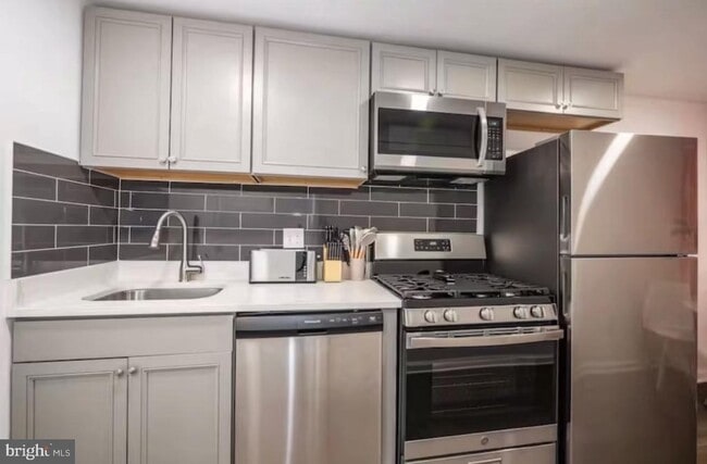 Photo - 756 19th St NE