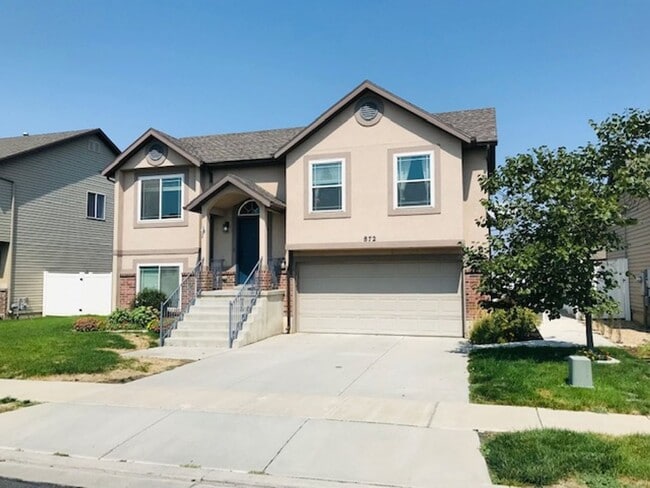 Building Photo - Beautiful home in North Salt Lake with large patio, deck and garden area