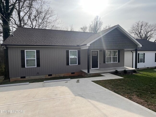 Photo - 355 W Outer Dr