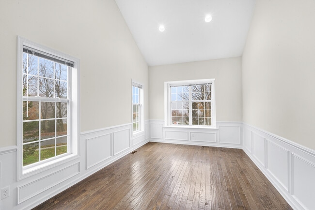 Photo - 2 Greenwich Ct