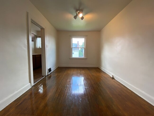 Photo - Stunning Two Bedroom Apartment in Oakland! Washer & Dryer Hook-Ups in Basement! Call Today!