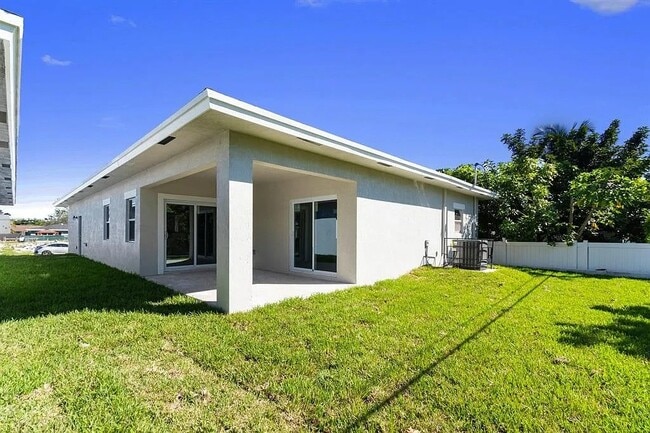 Photo - 2908 NW 8th Ct