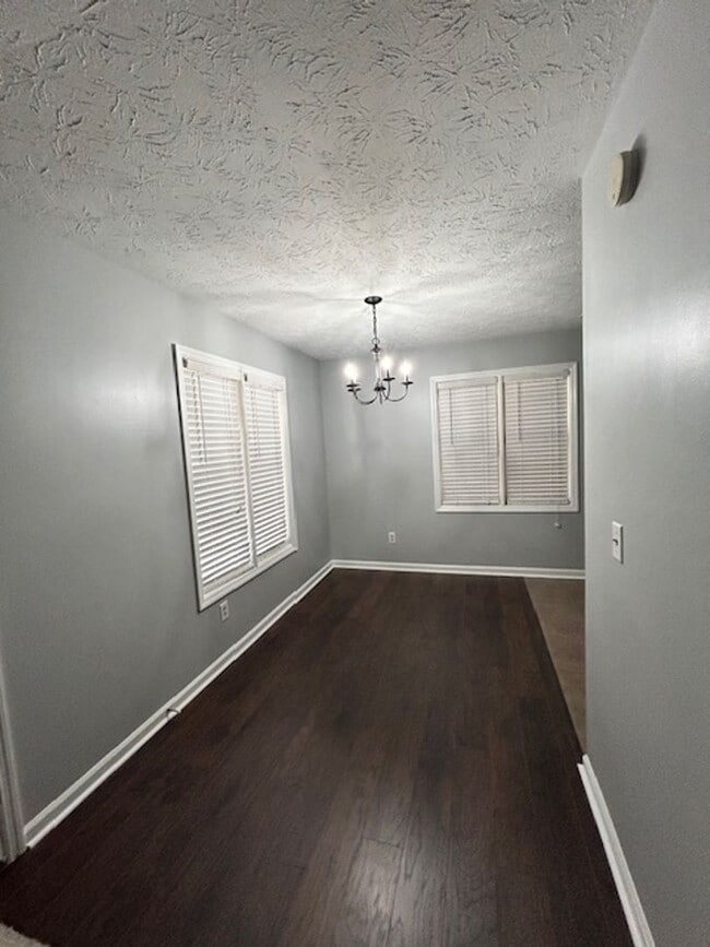 Photo - 785 Iroquois Cir