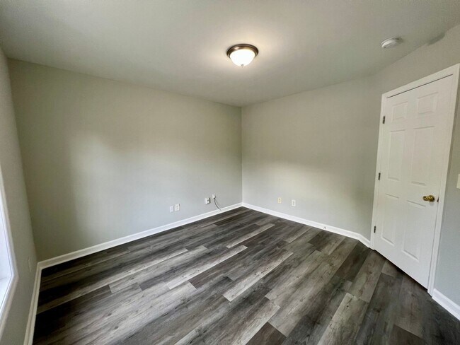 Photo - 3 Bedroom Duplex with Yard