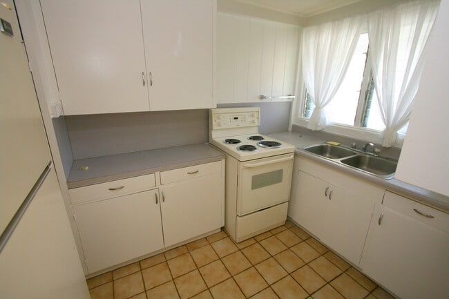 Building Photo - m3450c Unit C