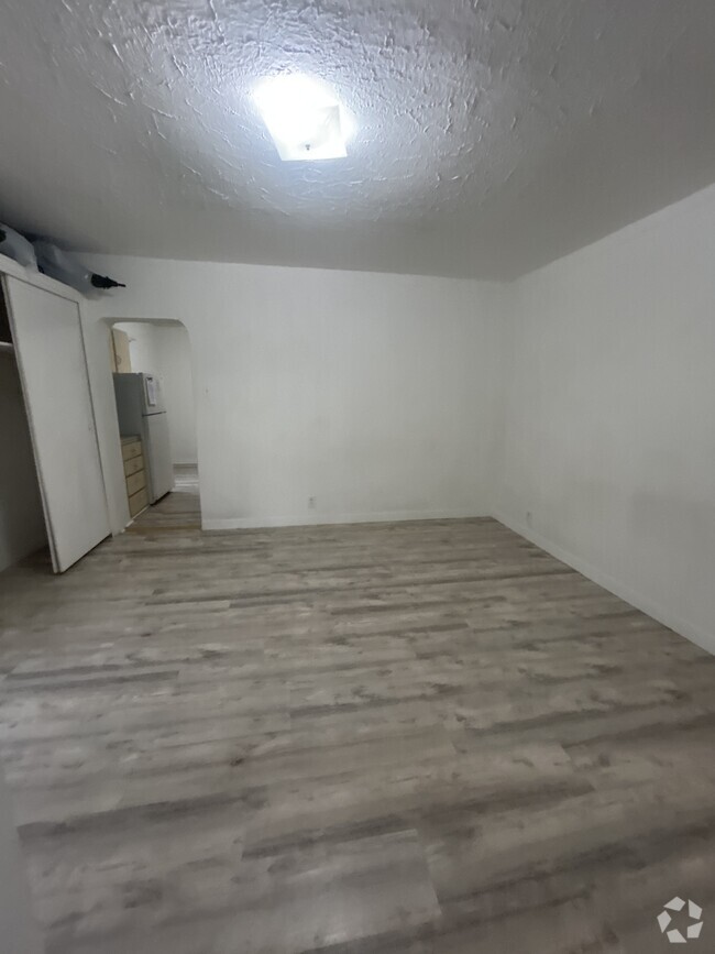 Building Photo - 735 N Hayes Ave Rental