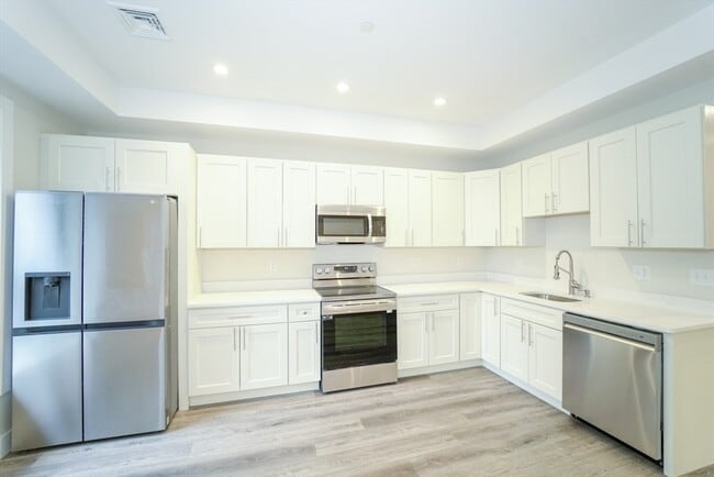 Photo - 424 Marlborough St Unit 1