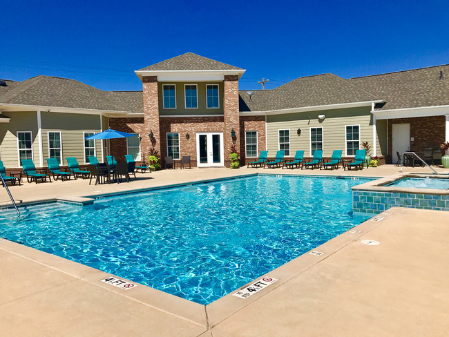 SaltWater Pool - Palisades at the Park Apartments