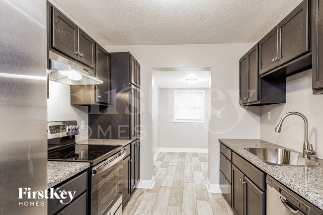 Photo - 1104 Raynor St