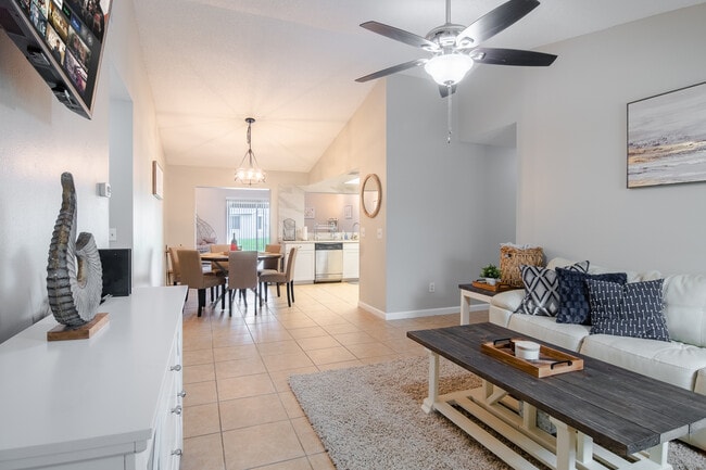 Photo - 888 Florida Pky