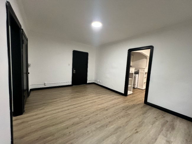 Photo - 1411 Roycroft Ave