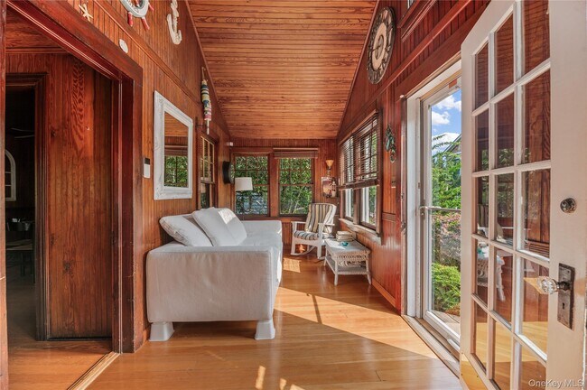40 Bungalow Ln