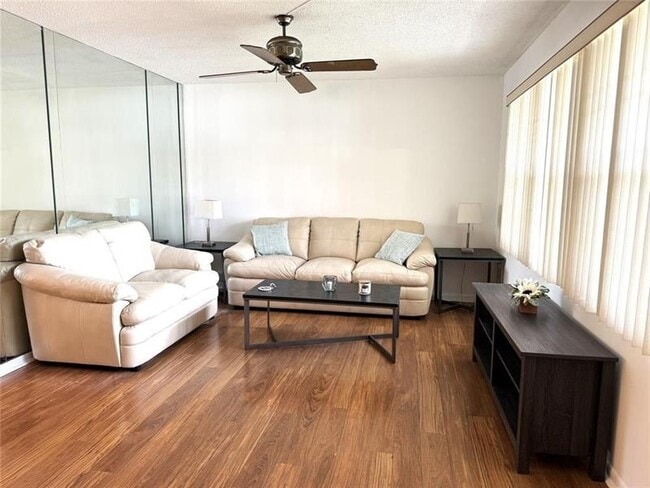 Photo - 1902 Bermuda Cir Unidad E1