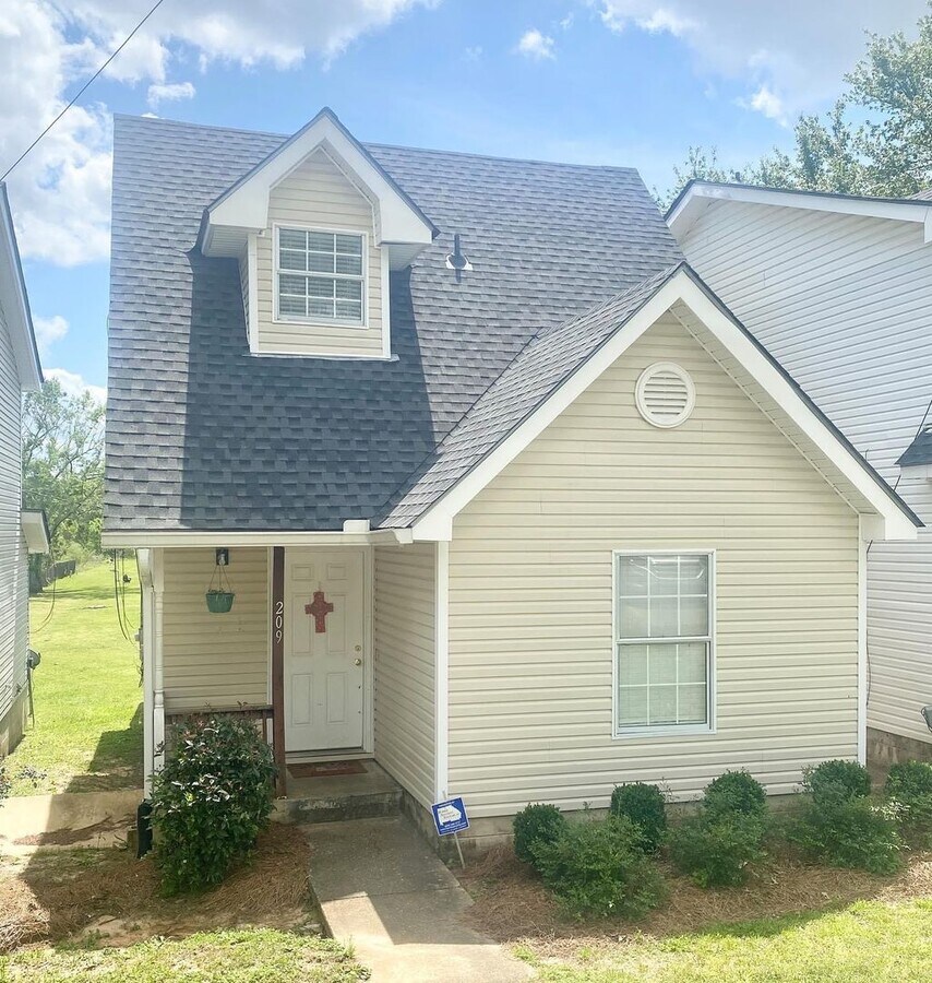 Photo - 209 John M Long Dr