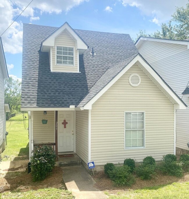 Building Photo - 209 John M Long Dr