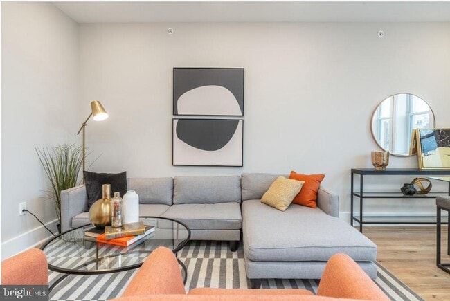 Photo - 2825 W Girard Ave