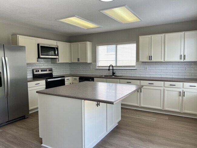 Photo - 6814 Knights