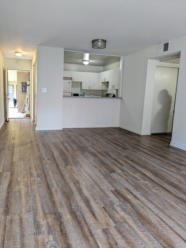 Photo - 326 S Manhattan Pl Unit 101