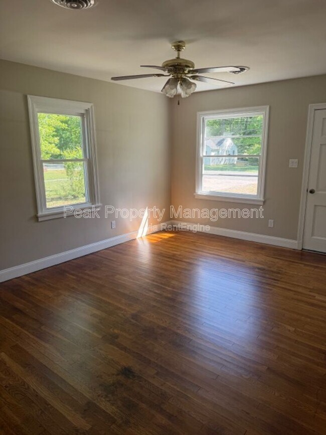 Photo - 4815 Oakleys Ln
