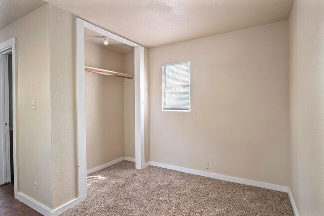 Photo - 526 Cooper St