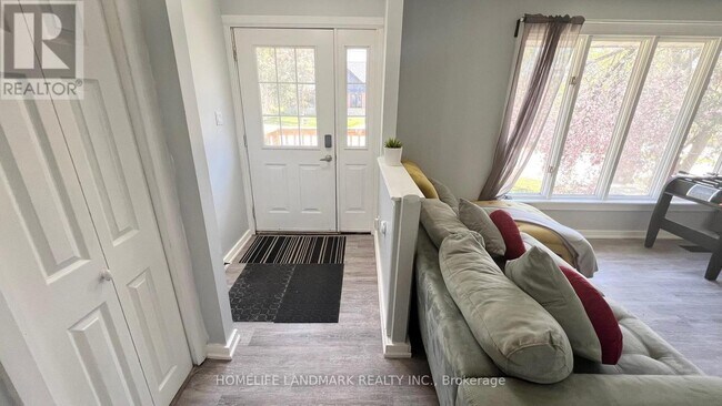 Photo - 688 Line 7 S