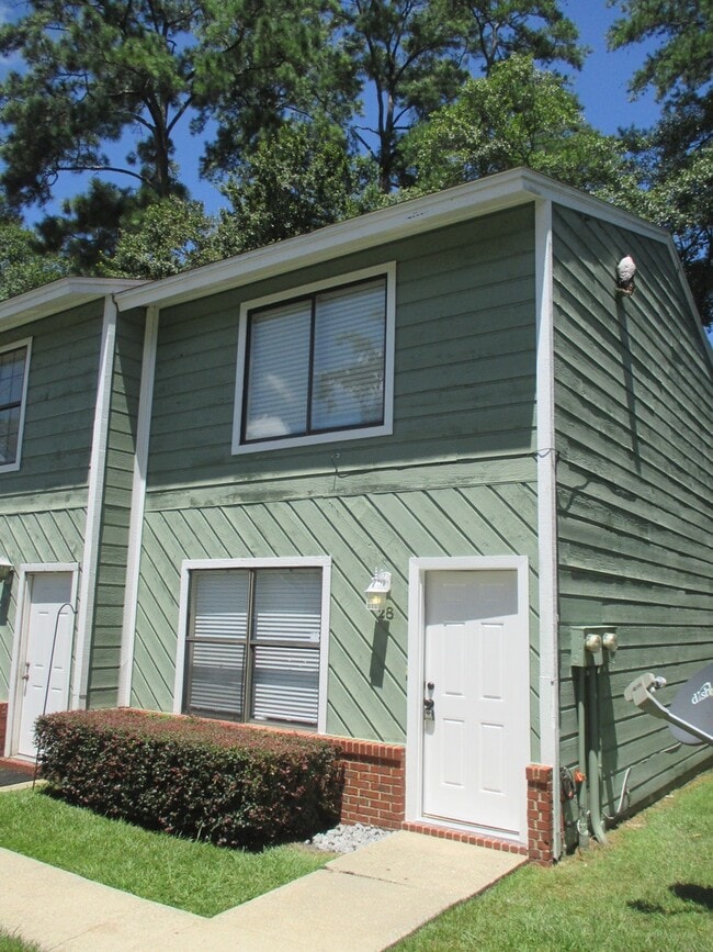 Photo - Large 2/1.5 Townhouse Minutes From FSU...Available August 15, 2026.