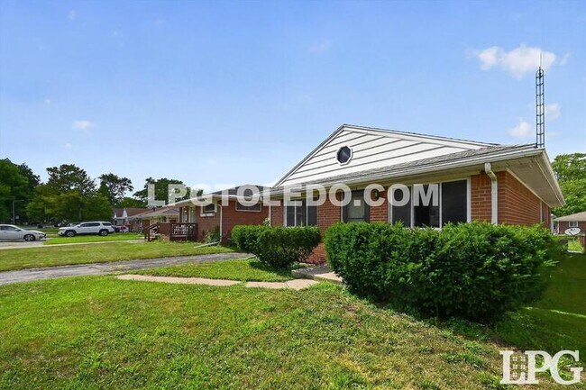 Photo - 1818 Christian Ave