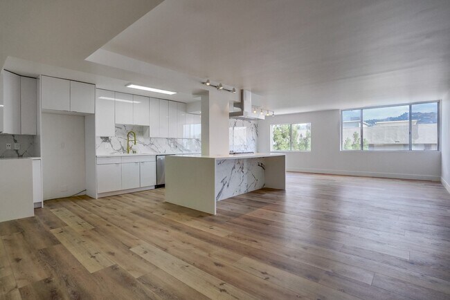 Photo - 435 N Oakhurst Dr Unit 903