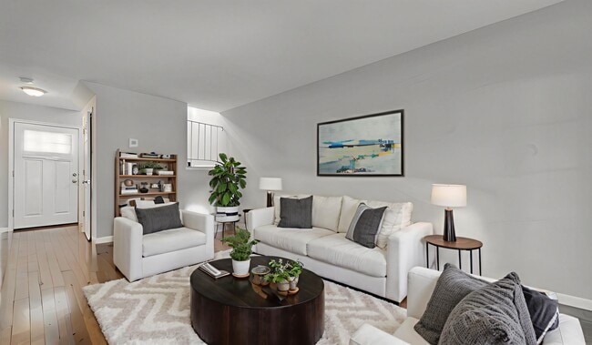 Photo - 4364 Varnum Pl NE