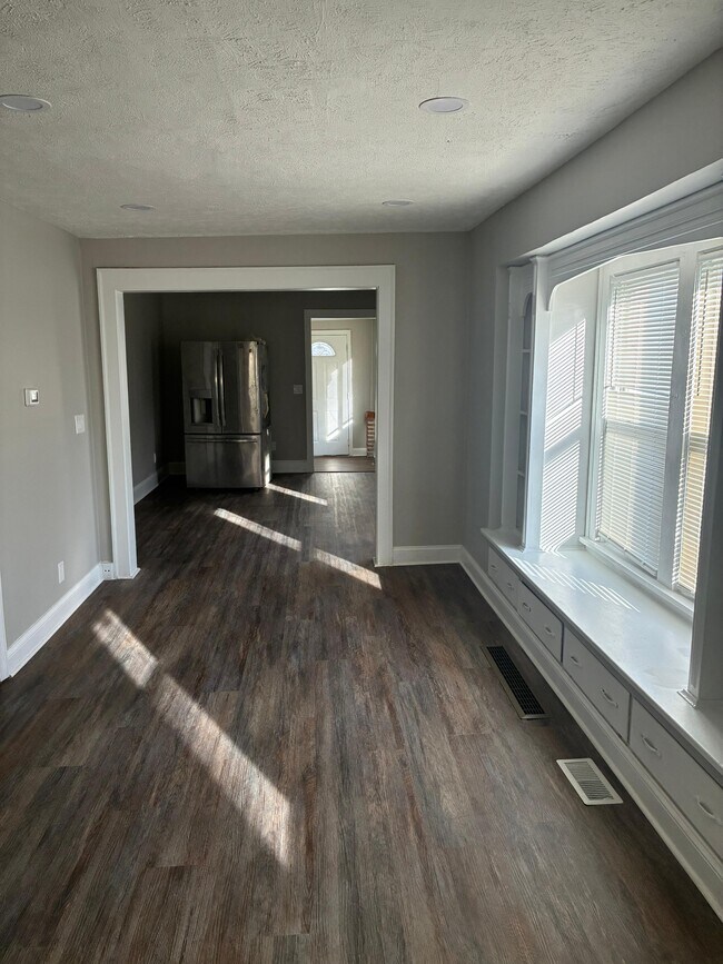 Photo - 2721 Woodbridge Ave