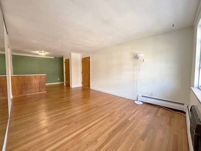 Living room - 7 Commonwealth Ct Unit 5