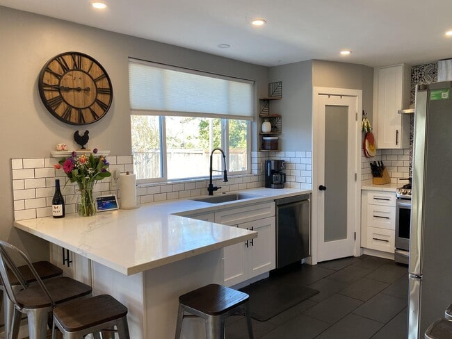 Building Photo - Charming 3 bed 2 bath home in Serra Mesa