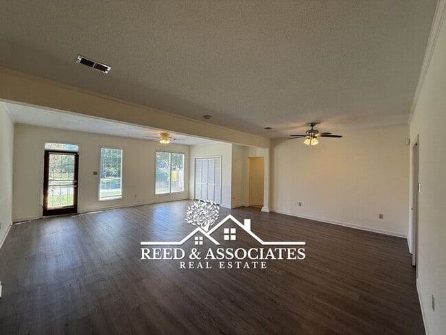 Photo - Spacious: 3 Bedroom in Cordova!