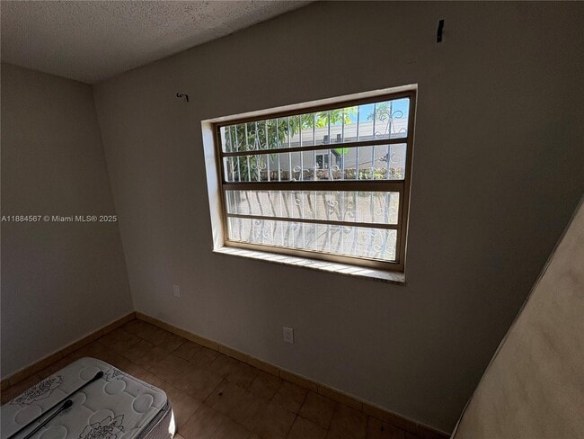 Photo - 2395 NW 4th St Unidad 1