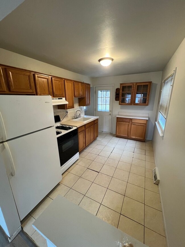 Photo - 23556 Lawson Ave