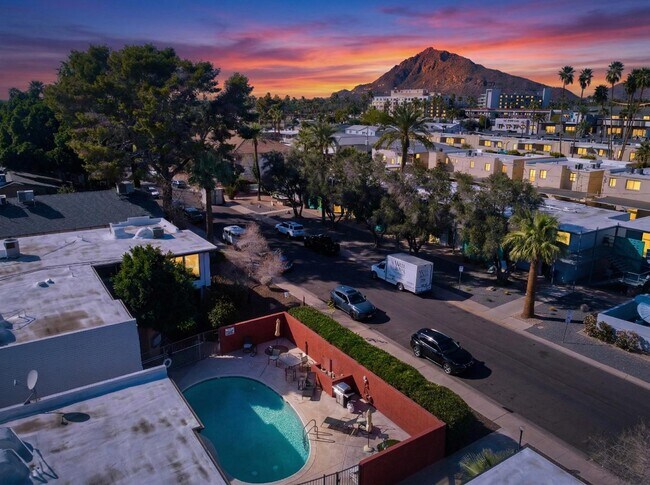 Building Photo - 6935 E 4th St Unit 4