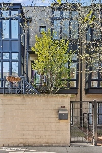 Photo - 1707 W Diversey Pkwy Townhome