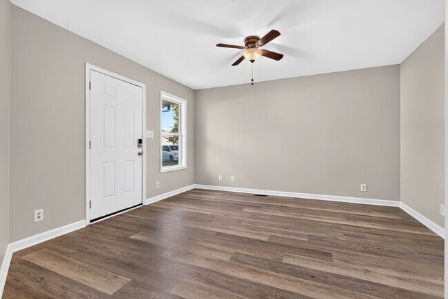 Photo - 837 Princeton Cir