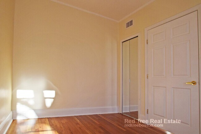 Photo - 79 Thatcher St