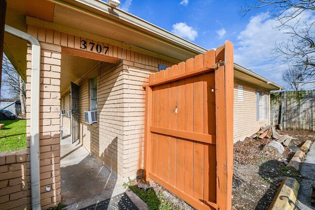 Photo - 3707 Seabrook St Unit 3