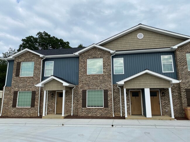 Building Photo - The Highlands on Main