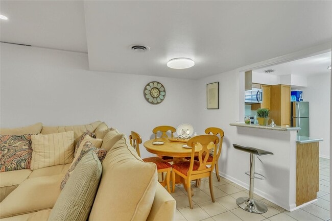 Photo - 2727 Briarhurst Dr Unidad True